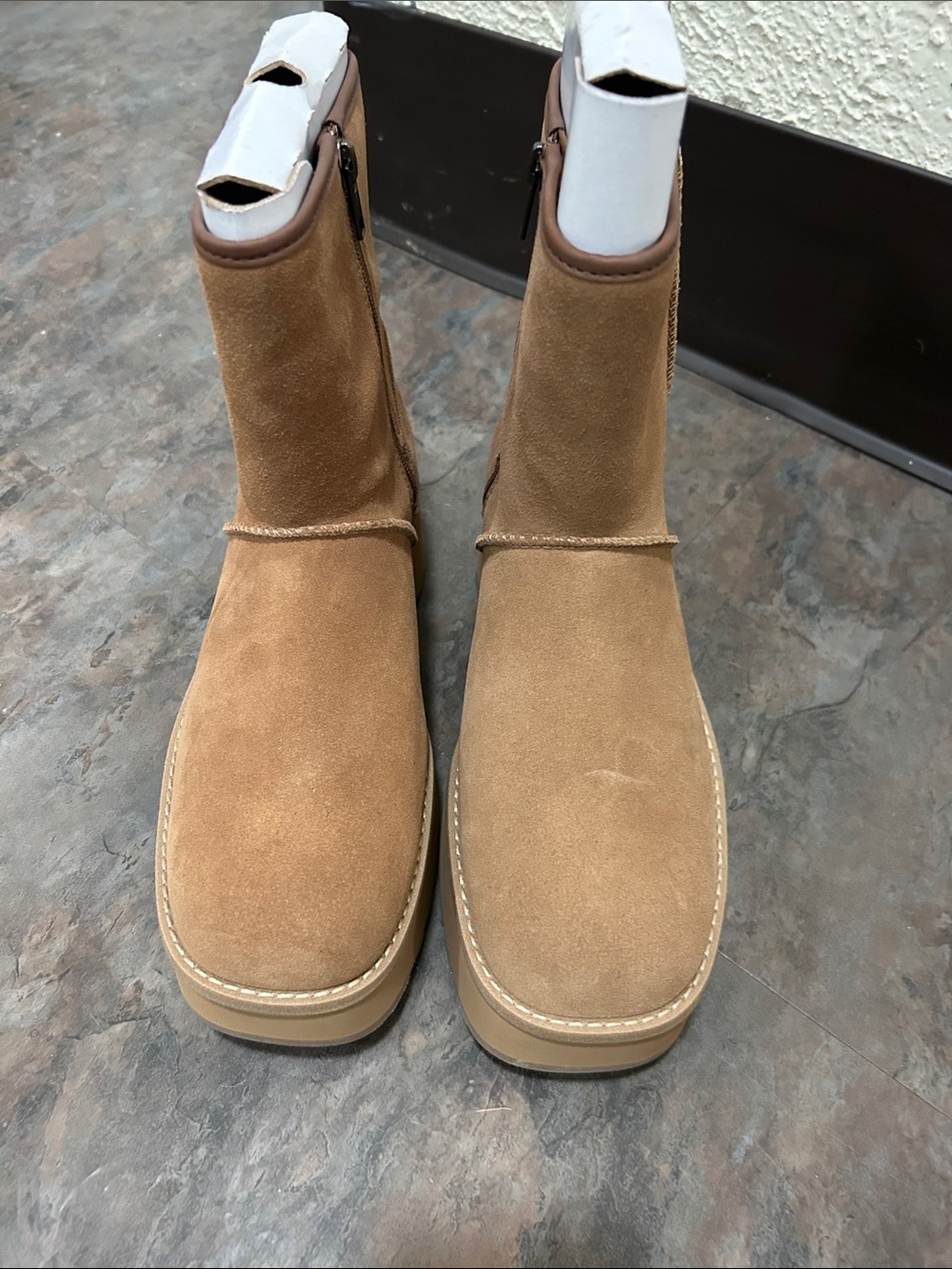 UGG Women’s City Chestnut Tan Mid Boot Size 9 BRAND NEW IN BOX